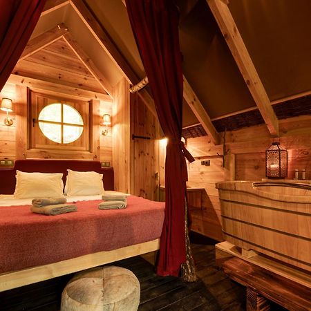 Les Cabanes De Rensiwez Mabompre 外观 照片