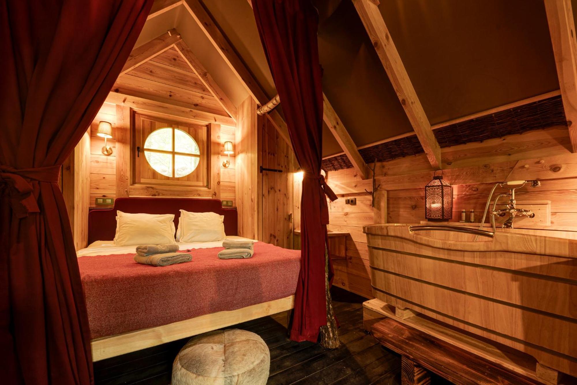 Les Cabanes De Rensiwez Mabompre 外观 照片